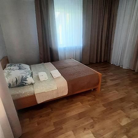 Guest House - Гостевой Частный Дом Dnipro Exterior foto